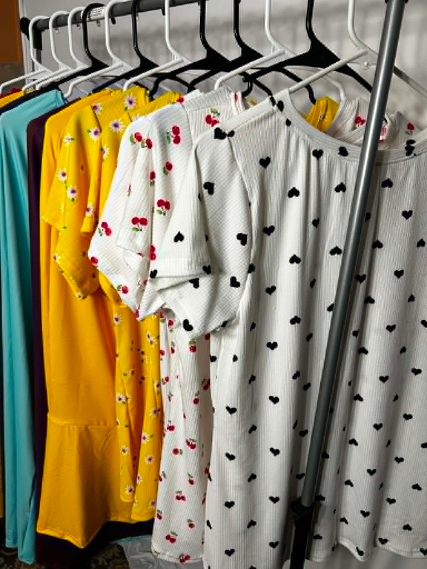 Women’s White Ribbed Heart Print Short Sleeve Top